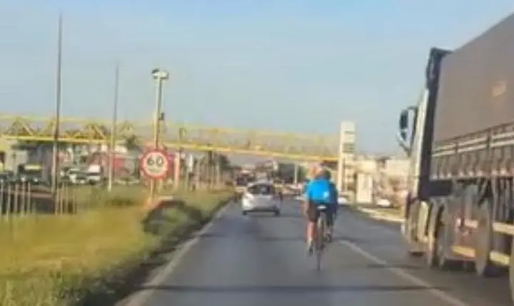 Ciclista é flagrado em manobra de alto risco na BR 040