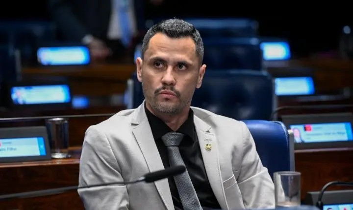 Senador Cleitinho Azevedo não confirma presença em convenção do seu partido em MG