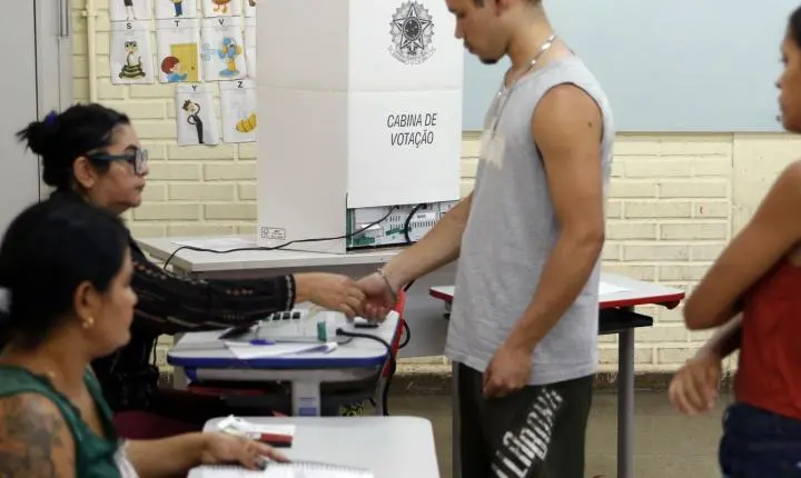 Envelhecimento da população faz eleitorado jovem encolher 22% no Brasil