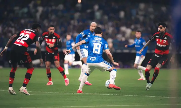 Cruzeiro e Flamengo registram empate na Libertadores no jogo de ida das oitavas