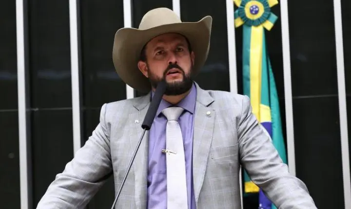 Comissão da Câmara aprova auxílio para veículos a diesel devido ao biodiesel