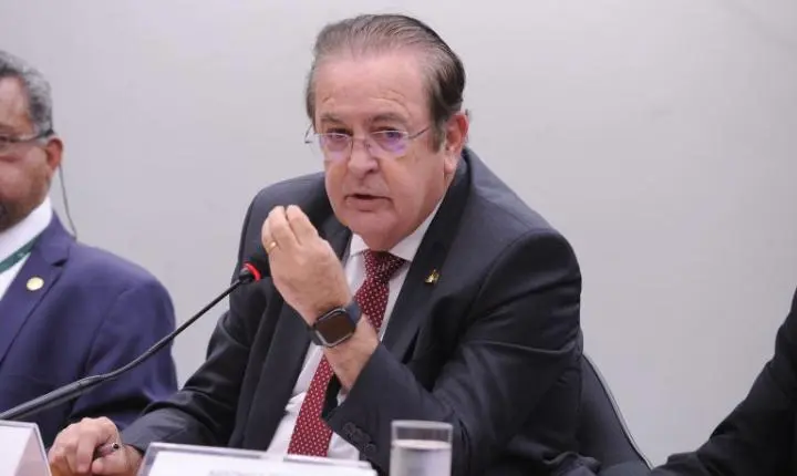 CCJ aprova prorrogação de contrato de estágio após conclusão da faculdade