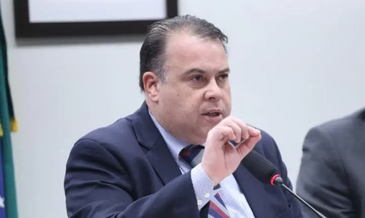 CCJ aprova projeto de inclusão digital voltado para a terceira idade e capacitação tecnológica