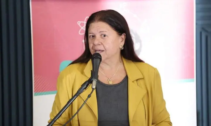 Comissão da Câmara aprova projeto de lei que exige cobertura de planos de saúde para acompanhante no parto
