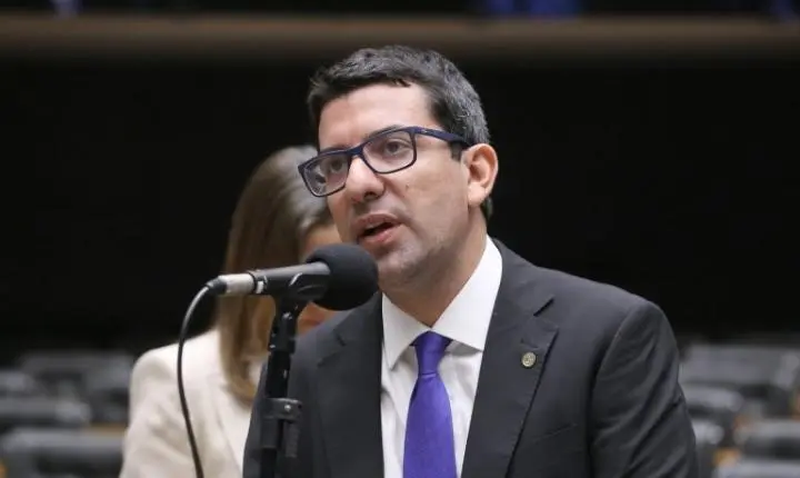 Projeto de lei proíbe uso de penas e plumas de animais em fantasias