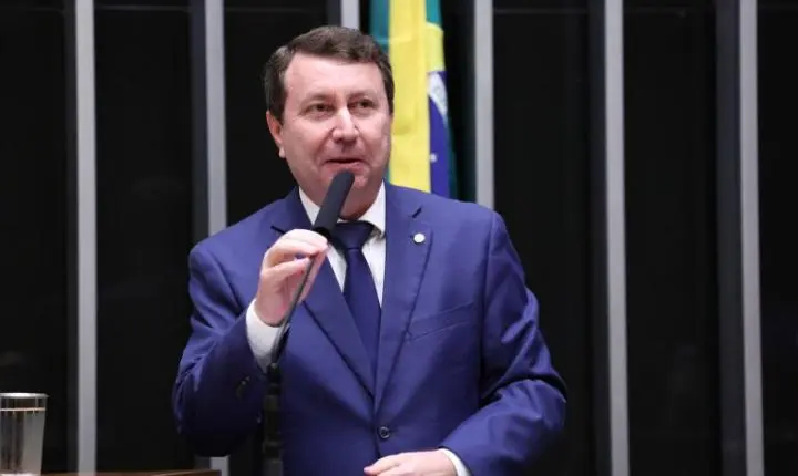 Comissão da Câmara aprova proteção de direitos do consumidor no uso de inteligência artificial