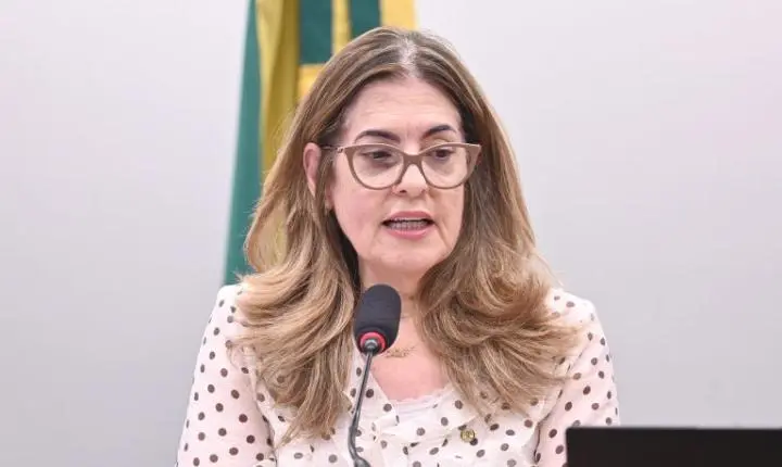 Comissão da Câmara aprova regras para uniformes de trabalho que protegem a dignidade do empregado