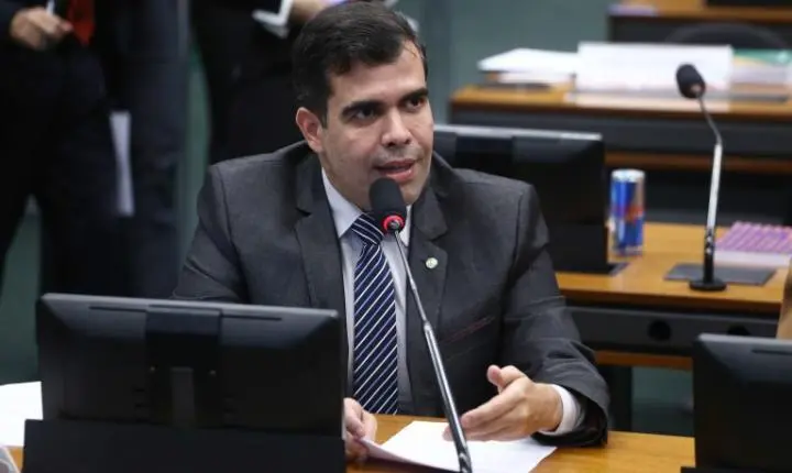 Comissão da Câmara aprova regulamentação para motoristas acumularem função de cobrador
