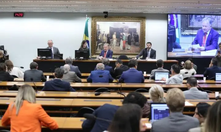 Comissão da Câmara aprova sete nomes para o TCU; votação secreta ocorre nesta terça