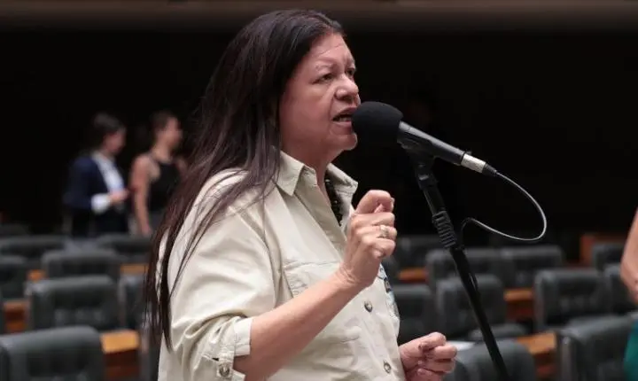 Câmara aprova piso salarial de R$ 5,5 mil para assistentes sociais; texto segue para o Senado