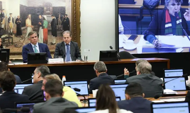 Câmara avança em redução da maioridade penal para 16 anos com aprovação de PEC