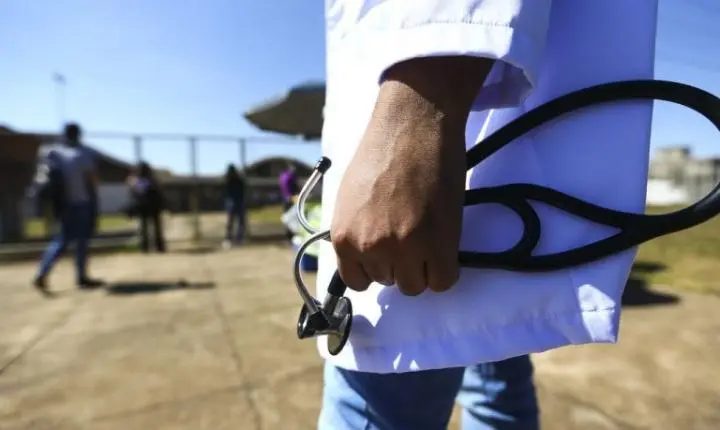 Comissão mista vota nesta terça exigência de exame de medicina para registro