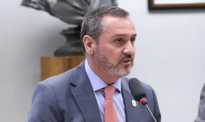 Comissão da Câmara recebe diretor da PF para discutir cooperação internacional e o caso Ramagem