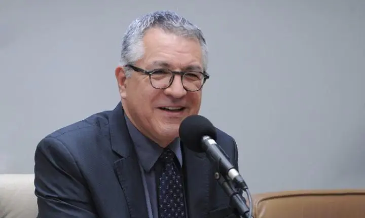 Comissão de Saúde da Câmara ouvirá ministro Alexandre Padilha sobre planos para 2026