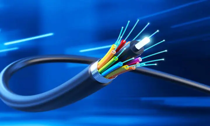 Como a fibra óptica transforma a experiência digital e a internet do seu lar