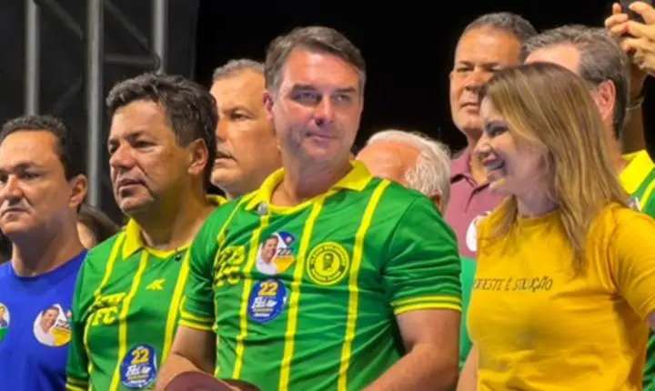 Flávio Bolsonaro articula plano estratégico para ampliar poder no STF