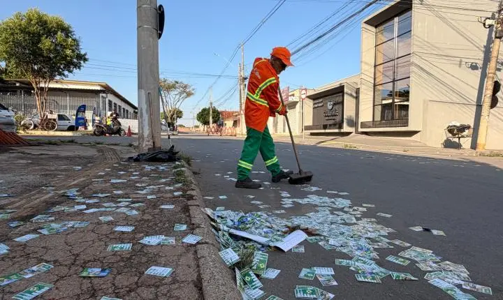 Comurg mobiliza quase mil garis para limpeza de santinhos em Goiânia