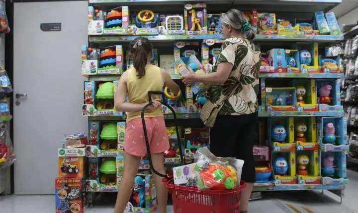 Confiança do consumidor registra segunda alta consecutiva, aponta FGV