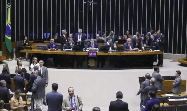 Congresso Nacional se reúne para analisar 90 vetos presidenciais em sessão conjunta