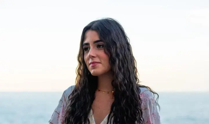 Pri Jardim surge como a nova aposta do pop leve brasileiro na cena autoral