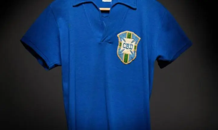 Camisa de Pelé usada na Copa de 1958 é vendida por R$ 25 milhões