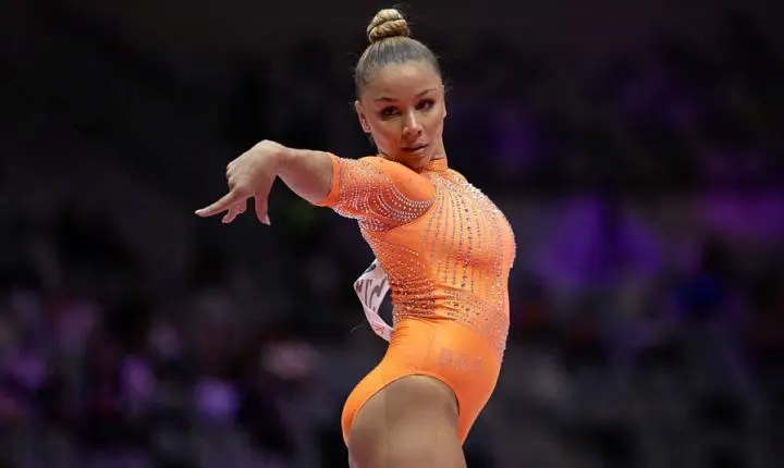 Flávia Saraiva conquista ouro nas barras assimétricas na Copa do Mundo de Ginástica