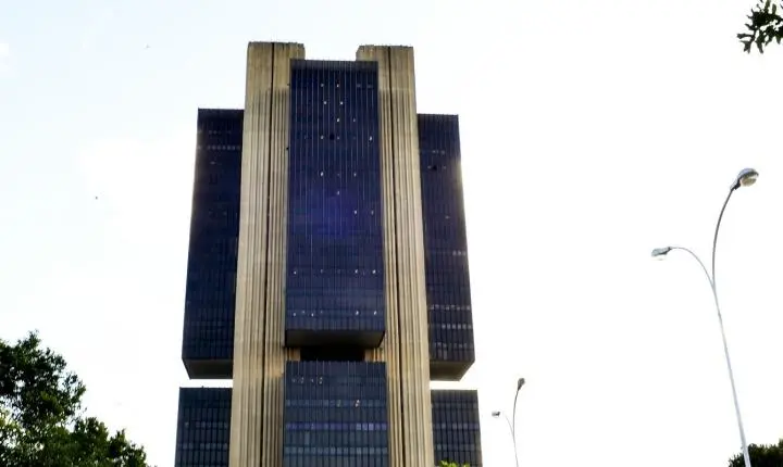 Copom age com prudência devido a tensões globais e projeção de inflação