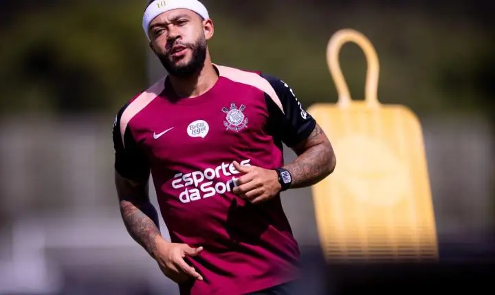 Corinthians recua e acerta renovação com Memphis Depay no Parque São Jorge