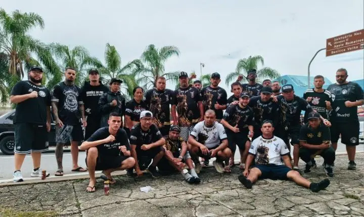 Romeiros corintianos caminham 170 km até Aparecida para pedir raça ao time