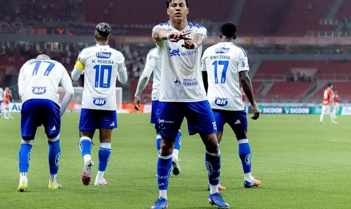 Cruzeiro derrota o Internacional fora de casa pelo Campeonato Brasileiro e entra no G7