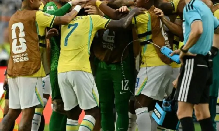 Igrejas evangélicas ajustam cultos por jogo do Brasil e geram debate