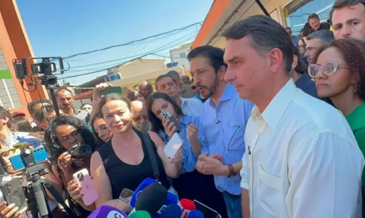 Candidatos superam Flávio Bolsonaro em buscas no Google durante debate