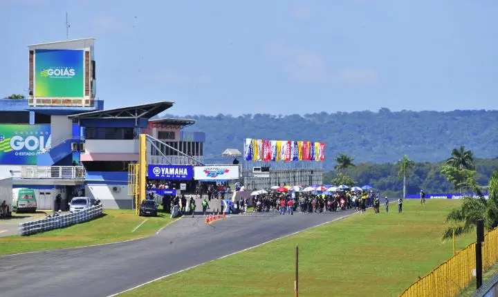 Governador Daniel Vilela autoriza construção de centro aquático no Autódromo de Goiânia