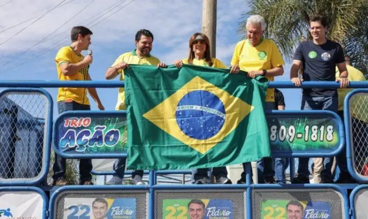 Flávio Bolsonaro recebe apoio de Daniel Vilela e Ronaldo Caiado em Goiás
