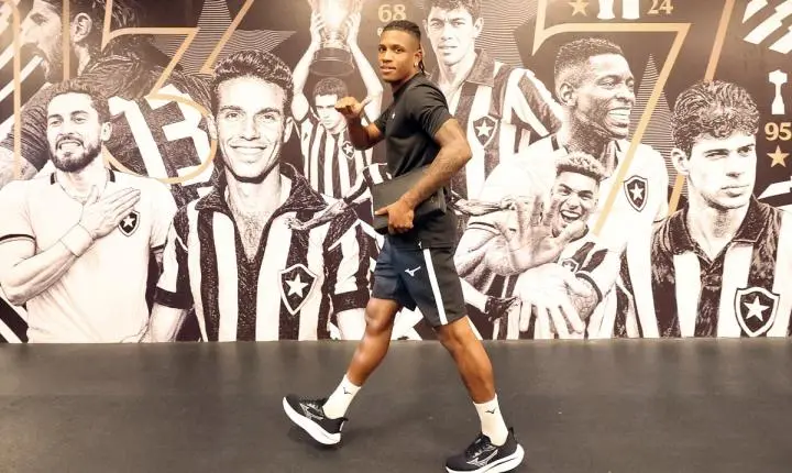 Danilo, do Botafogo, se manifesta sobre sua permanência e recusa proposta da Rússia