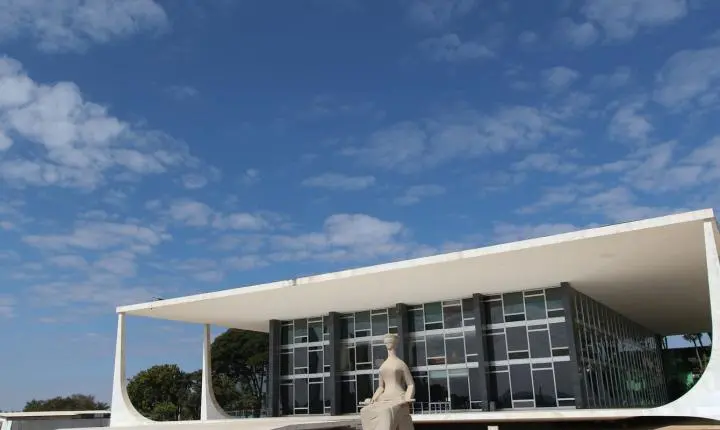 Defesa de Jair Bolsonaro solicita ao STF a manutenção de sua prisão domiciliar