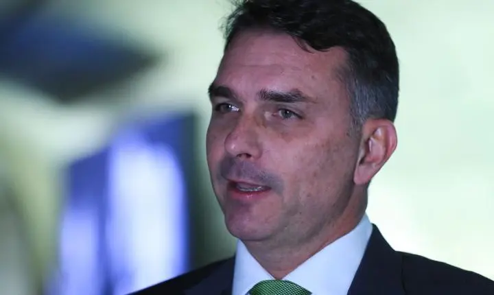 Parlamentares solicitam apuração de vínculos entre Vorcaro e Flávio