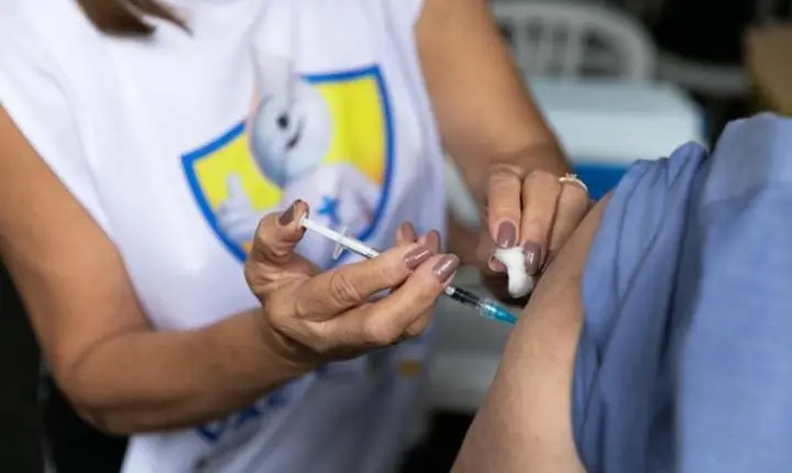 Dia D de vacinação nacional ocorre neste sábado com dezenas de imunizantes
