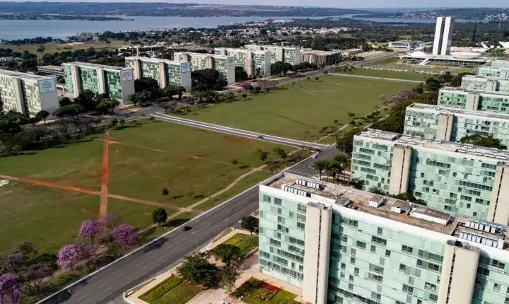 Governo transfere ponto facultativo do Dia do Servidor Público para sexta