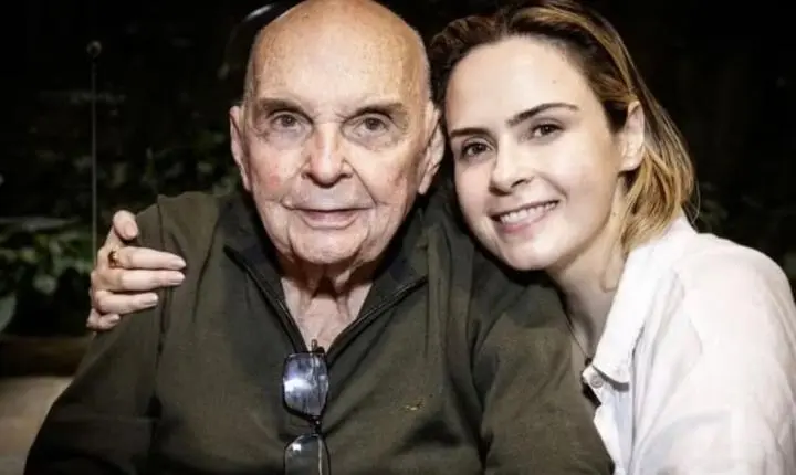 Ana Paula Renault emociona ao homenagear o pai falecido em data especial