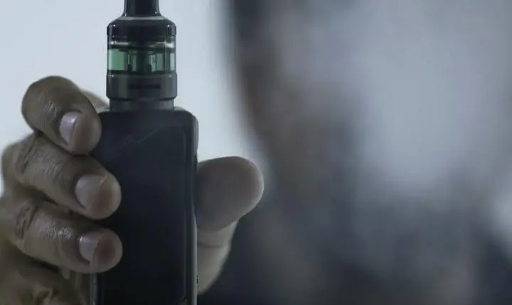 Dia Mundial sem Tabaco: avanço tecnológico dos cigarros eletrônicos camuflados ameaça a saúde de jovens