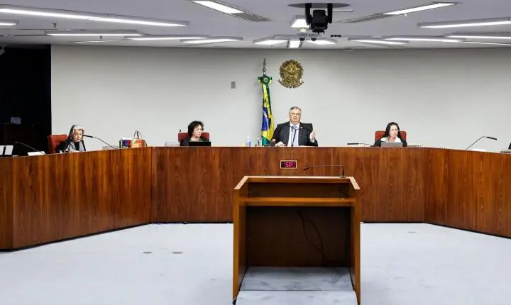 Ministros do STF defendem rediscussão sobre exigência de diploma para jornalistas
