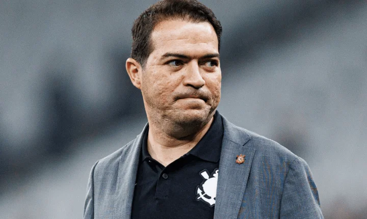 Diretor do Corinthians garante Fernando Diniz após revés no Brasileirão