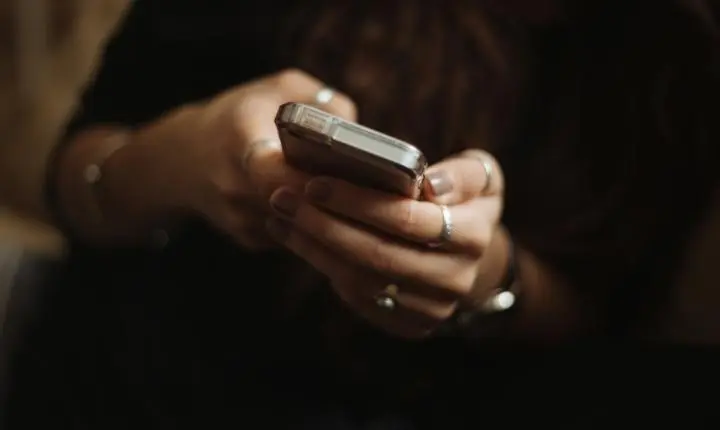 Empresária é alvo de ameaças e fotos pornográficas em loja no Entorno do DF
