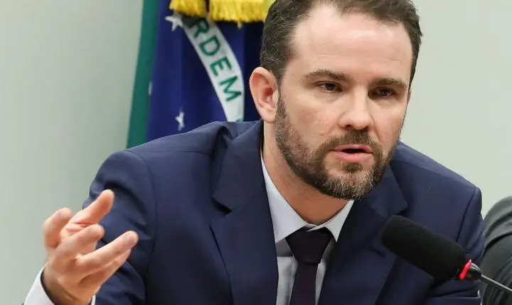 Dívida pública alta no Brasil é causada por juros e não por gastos, diz Dario Durigan