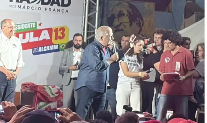 Márcio França chama Tarcísio de traíra em comício da campanha de Haddad