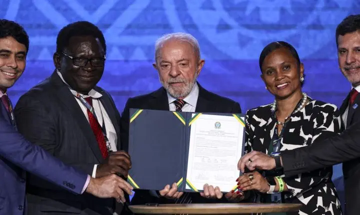 A educação como pilar para a consciência e soberania no Brasil e África