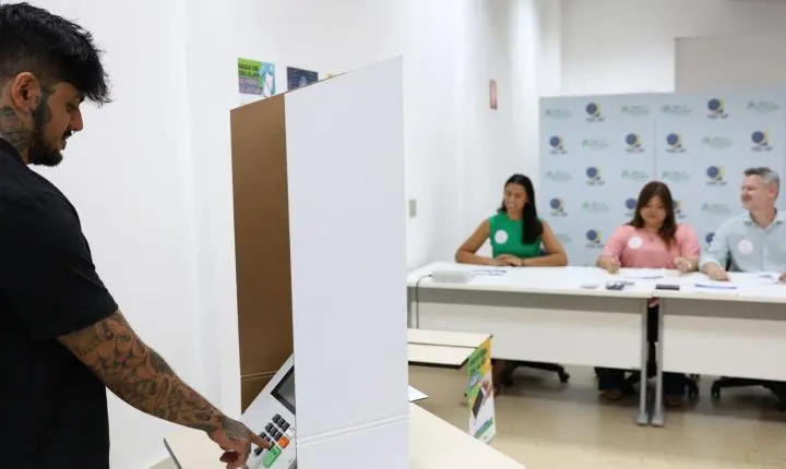 Confira os horários de votação das Eleições 2026 em todo o país