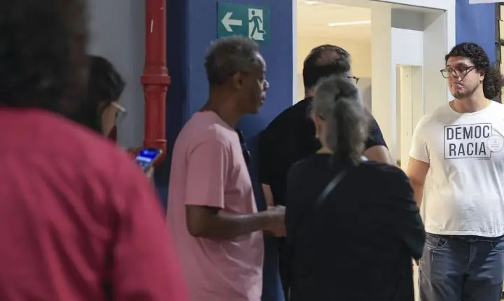 Eleições Gerais: eleitores têm até as 17h para votar em todo o país