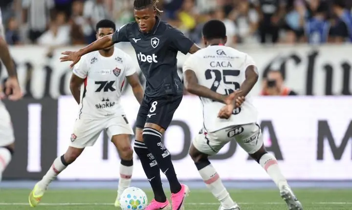 Botafogo e Vitória empatam sem gols em duelo movimentado pelo Brasileirão no Rio